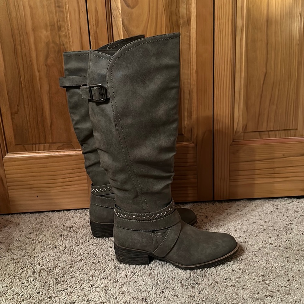 Taupe boots